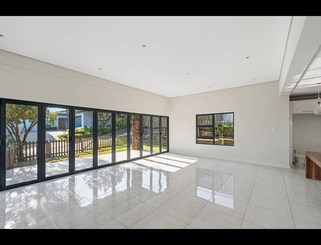 4 BEDROOM HOUSE FOR SALE IN PALM LAKES ESTATE